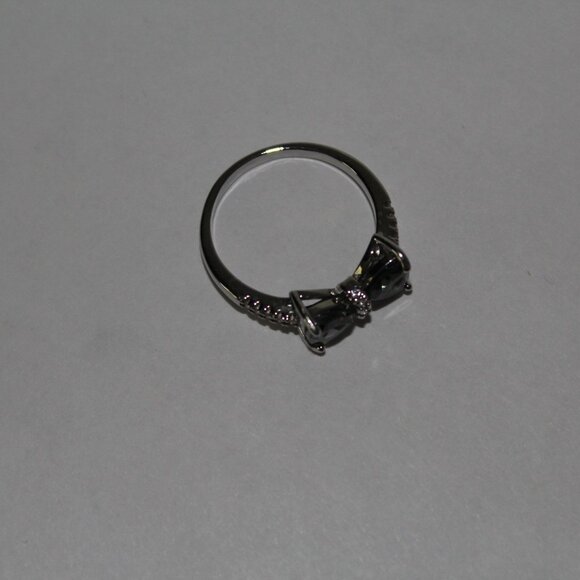 RING - Picture 5 of 8